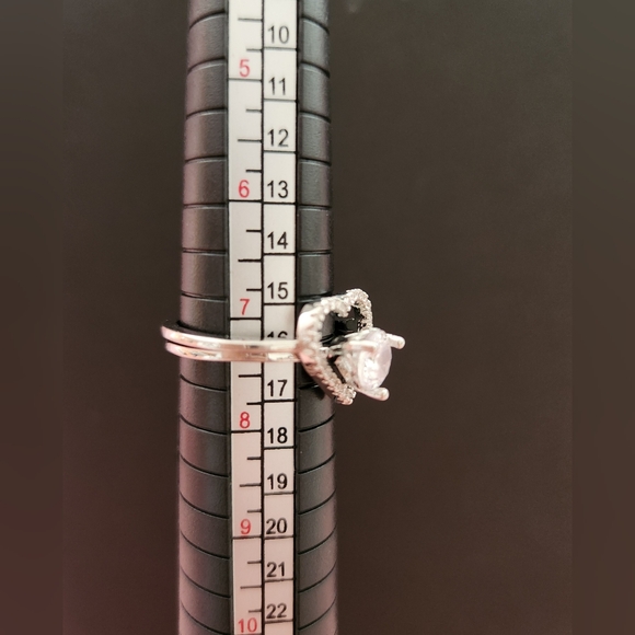 Gorgeous 925 sterling Silver Ring Heart Sparkle Zirconia - Picture 3 of 3